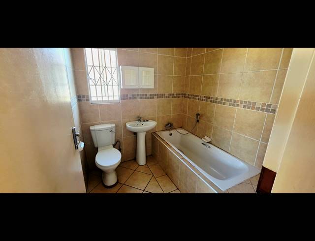 3 BEDROOM FREESTANDING TO LET IN BEN FLEUR